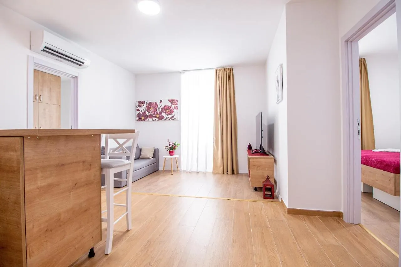 Apartments Euphoria Center Rijeka 0*,